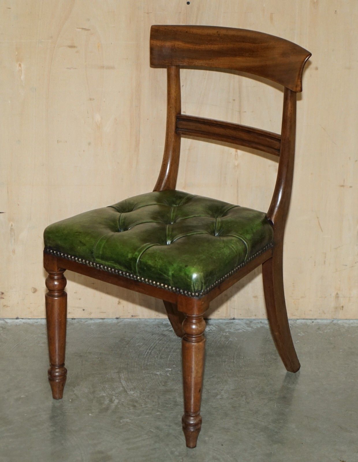 photo vinterior Four Fine Antique Victorian Green Leather Mahogany Chesterfield Dining Chairs 4