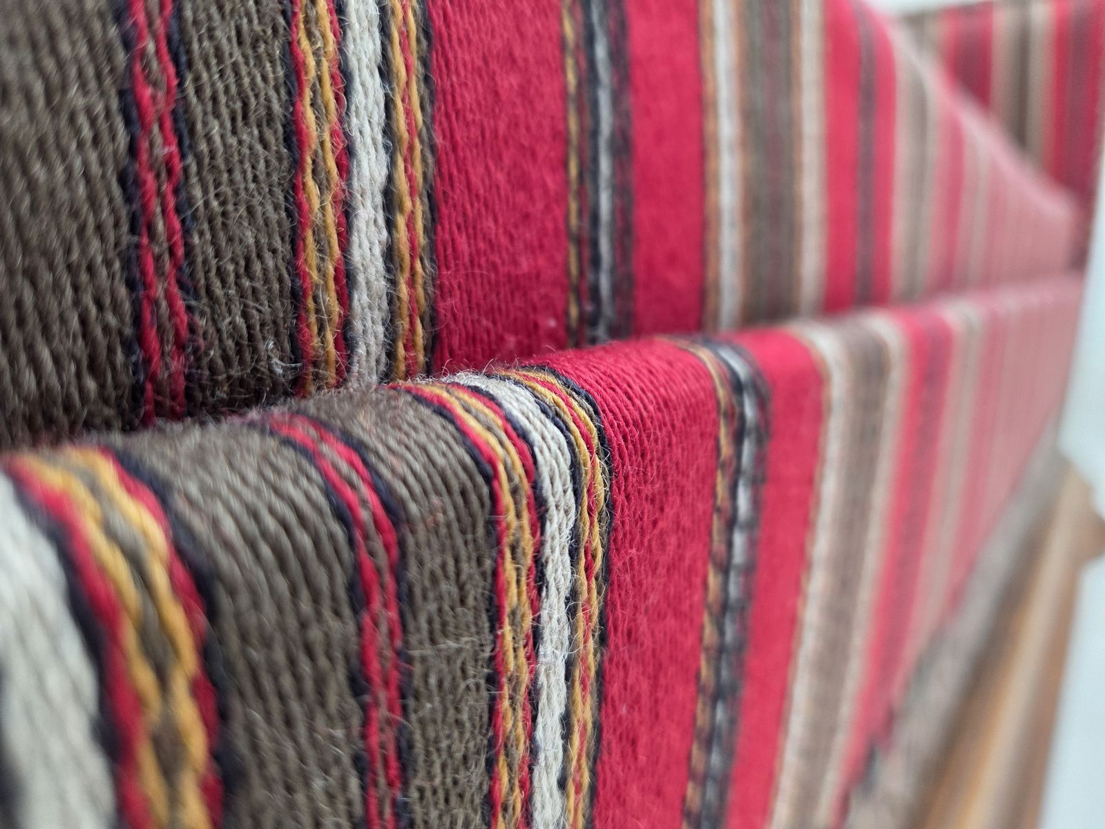photo vintage 1960s, Danish 2 Seater Sofa, Original Condition, Furniture Wool, Oak Wood.
