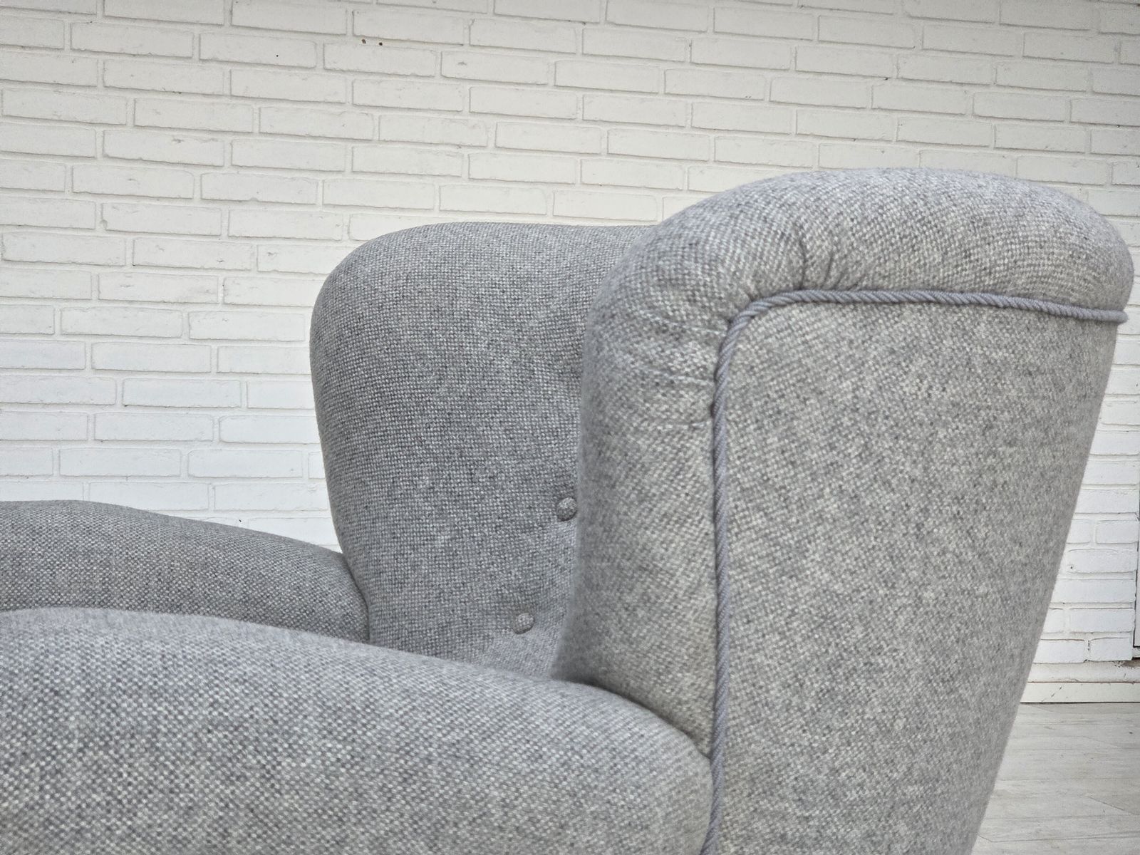 photo buy 1950s, Danish Relax Chair By Fritz Hansen, Model 1518, Grey Furniture Wool Fabric.