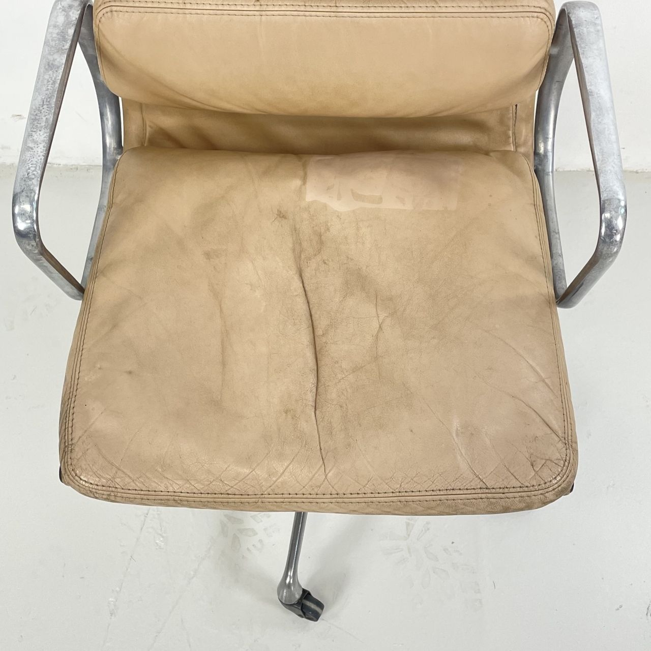 Eames Herman Miller Light Brown Camel Leather Soft Pad Group photo Furniture