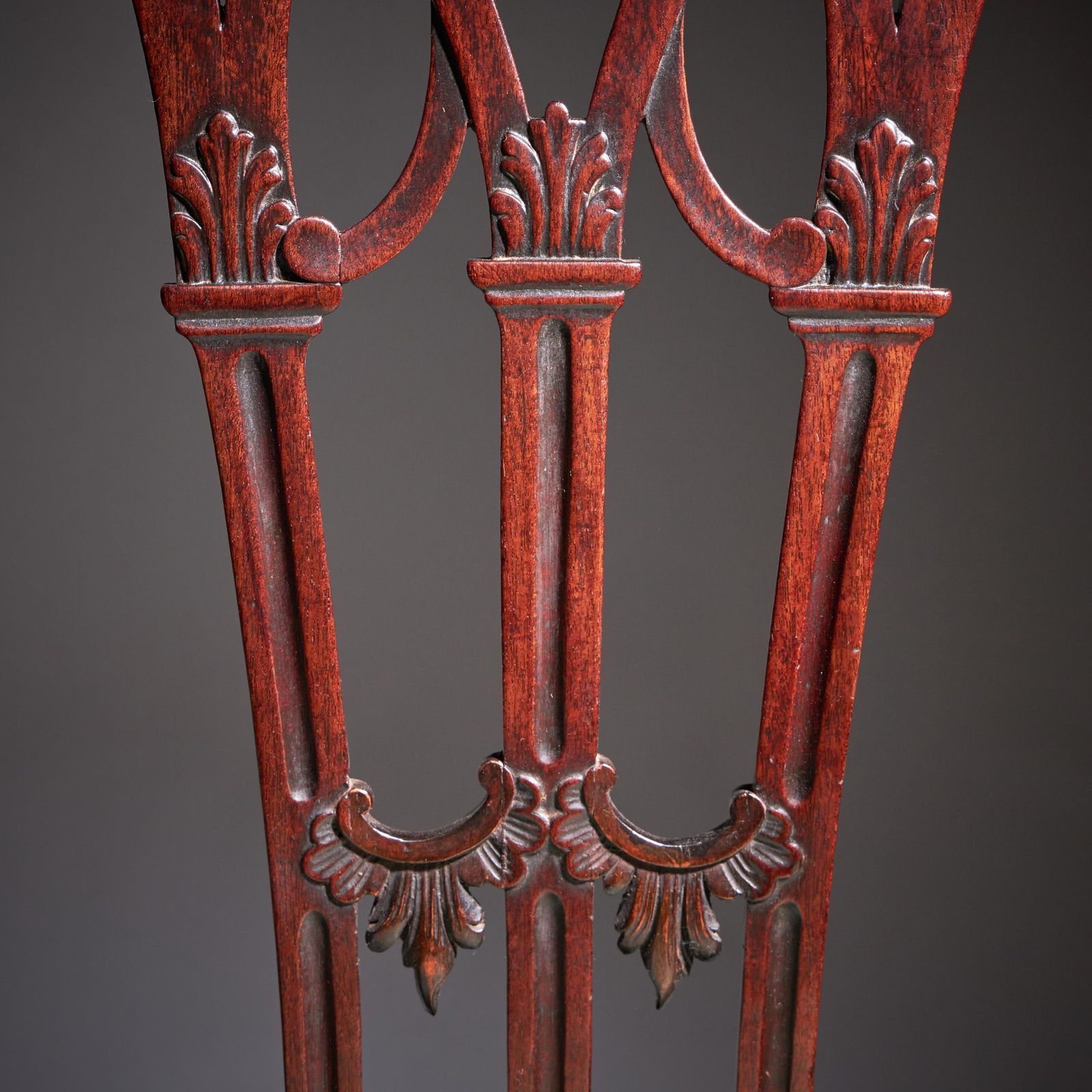 photo vinterior A Fine Set Of Six George III 18th Century Gothic Chippendale Dining Chairs, 1760