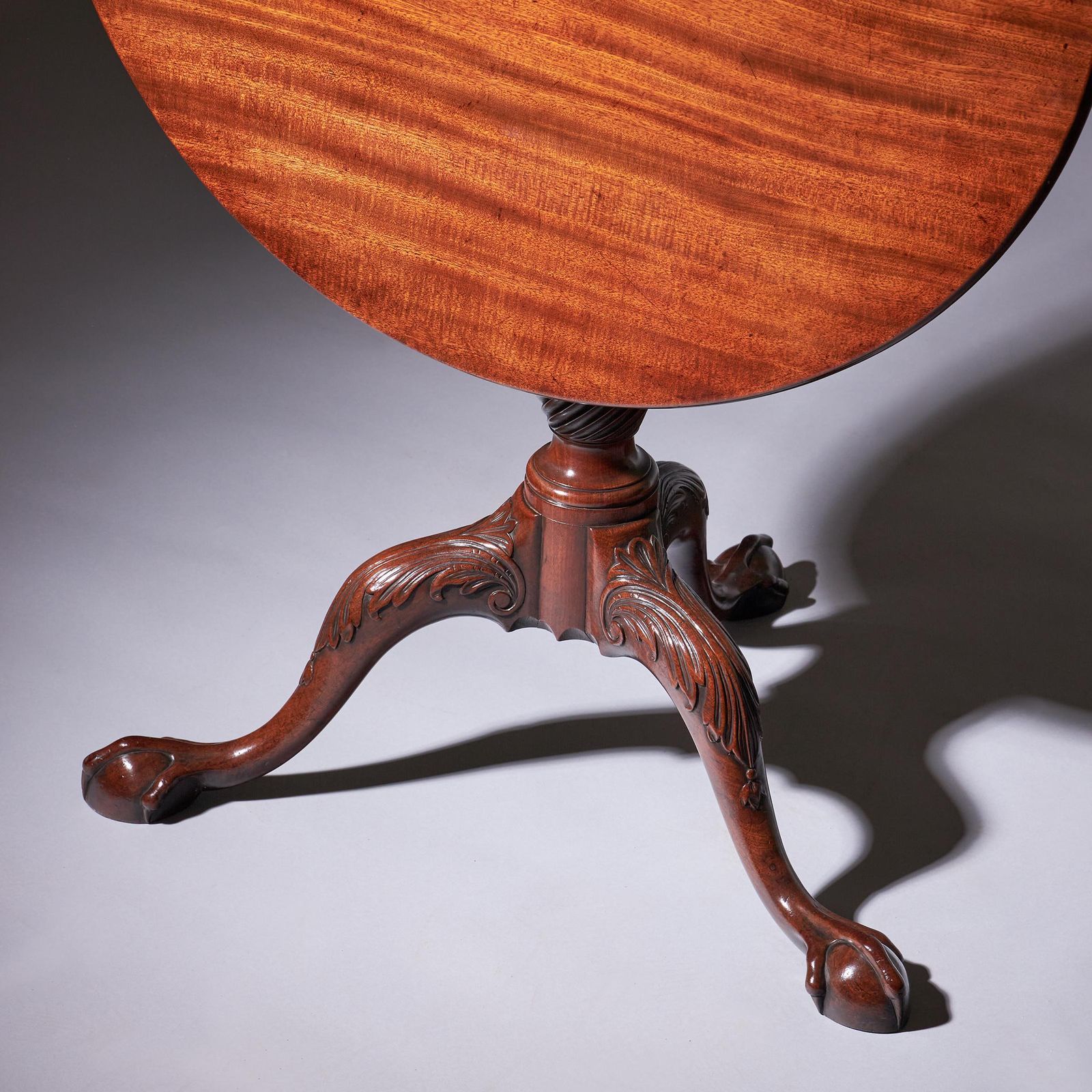 A Fine 18th Century George II Mahogany Tripod Table, Circa 1760 photo vinterior