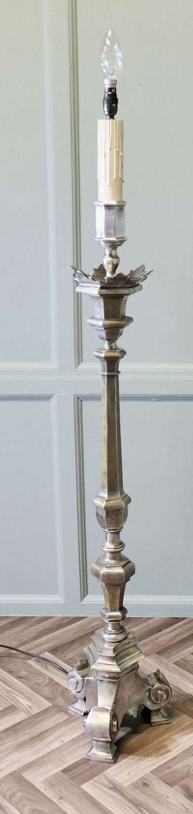 photo furniture Heavy Silver Plated Standard Or Floor Lamp