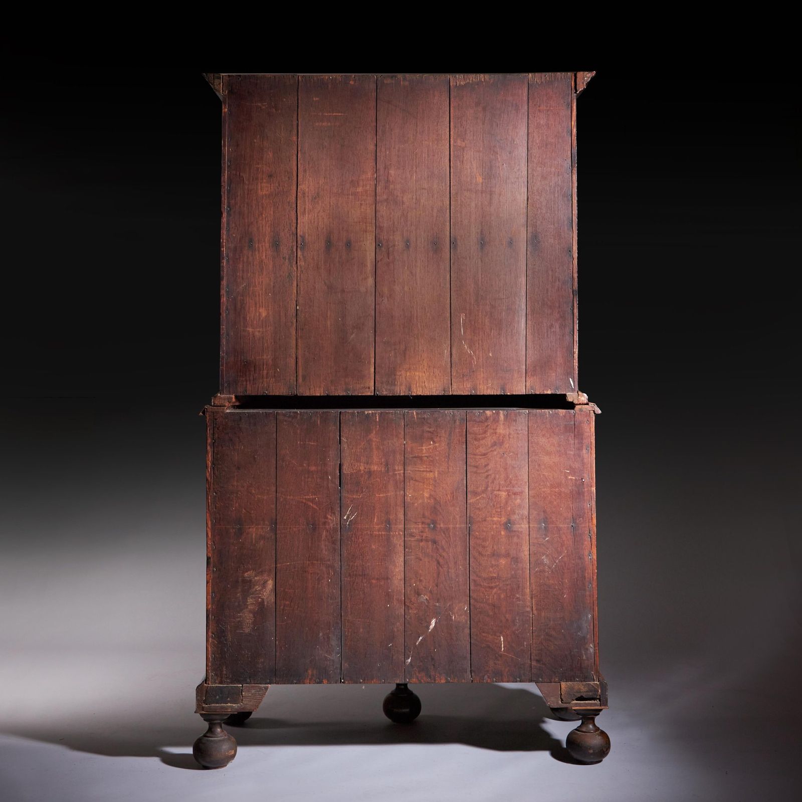 photo vintage 18th Century Queen Anne Burr Walnut Mirrored Cabinet On Chest, Circa 1705 1715