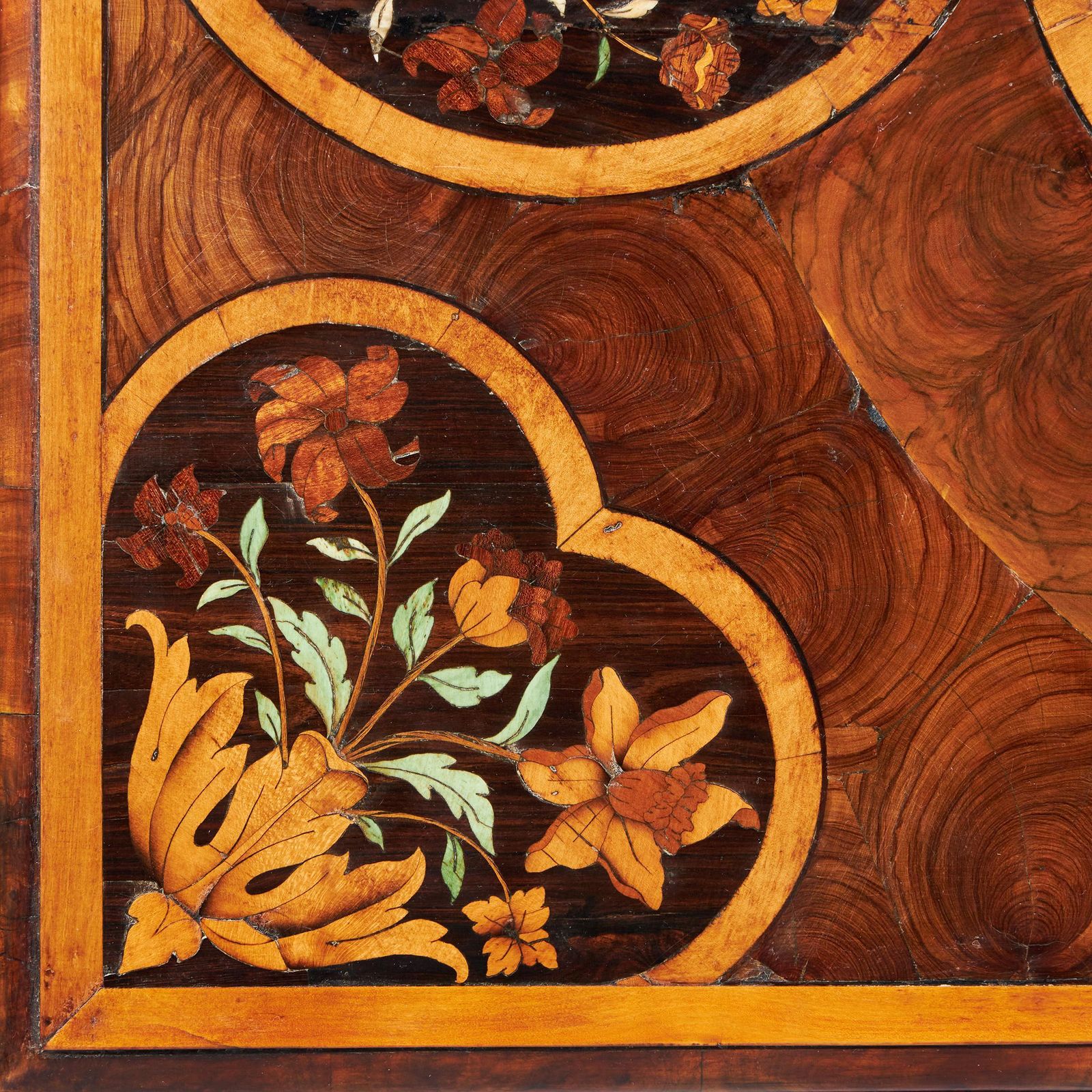 photo vintage Highly Important 17th Century Charles II Floral Marquetry Table By Gerrit Jensen