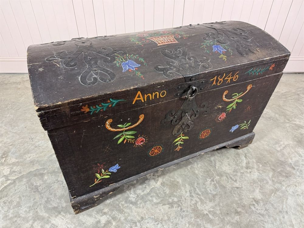 photo furniture 18th Century Marriage Chest, 18th Century And Earlier