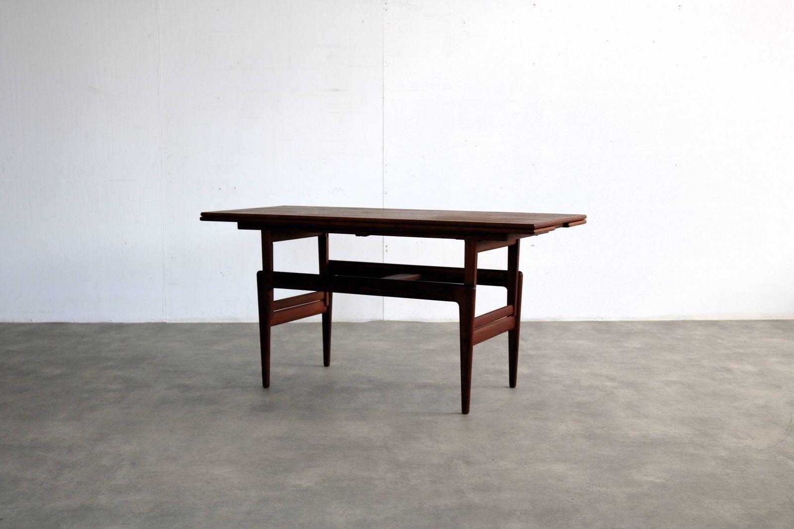 photo furniture Vintage Salontafel | Eettafel | Ca. Jaren 1960 | Kai Kristiansen | Elevator