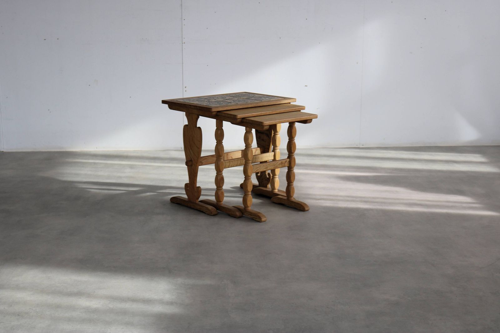 Vintage Bijzettafels | Nesteltafels | Bijzettafels | Eiken photo furniture