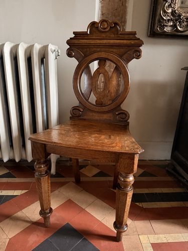 English Antique Oak Carved Armorial Hall Chairs X 3 photo vinterior