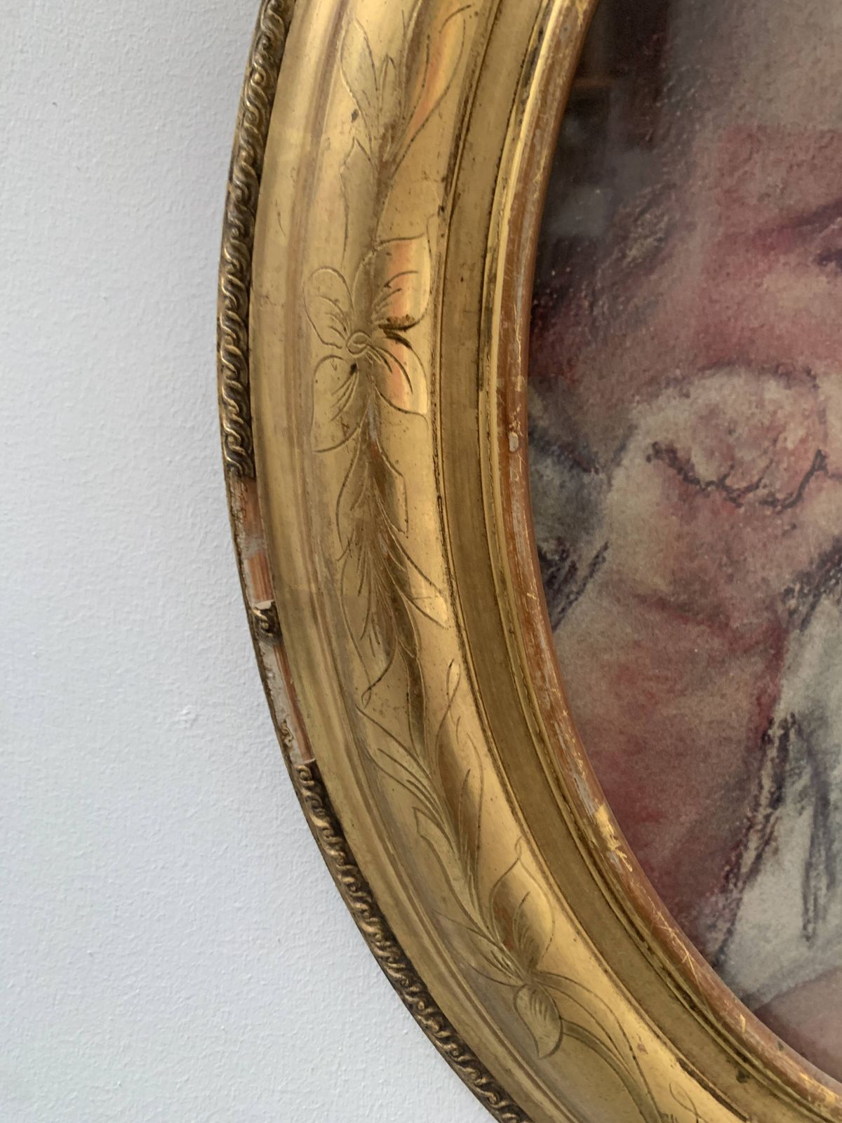 Oval Frame With Pediment In Wood And Gilded Plaster, 19th Century photo 311.1