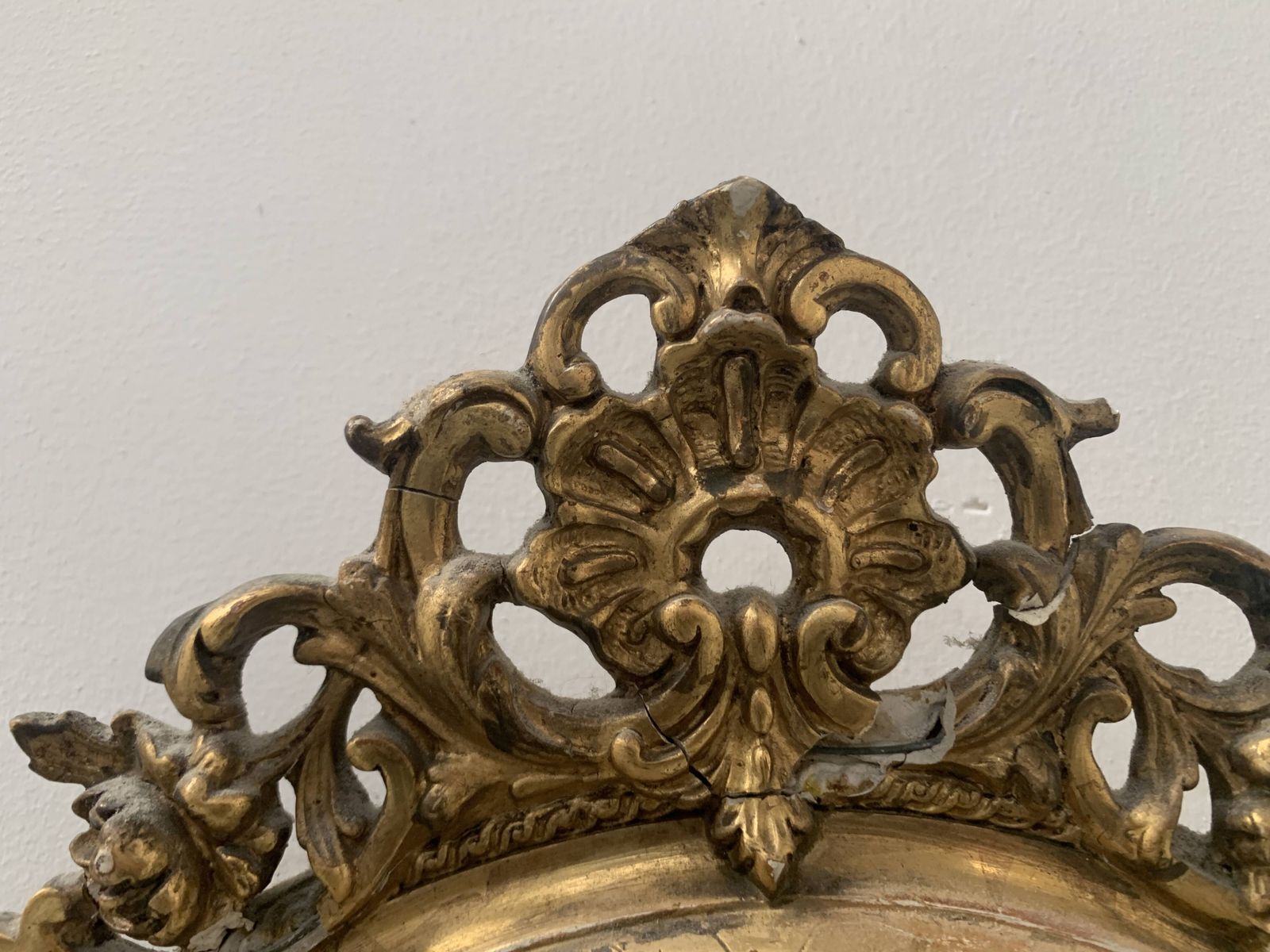 Oval Frame With Pediment In Wood And Gilded Plaster, 19th Century photo buy