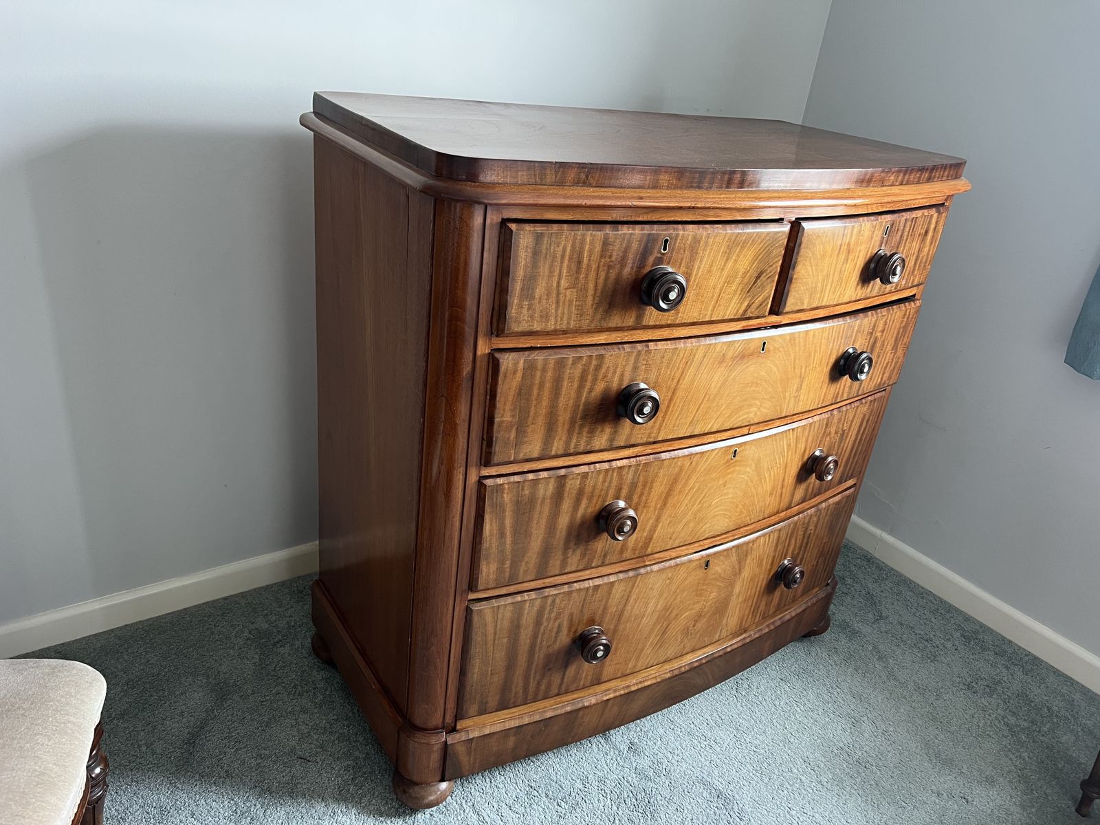 Victorian Mahogany Bow Fronted Chest Of Drawers In Excellent Condition