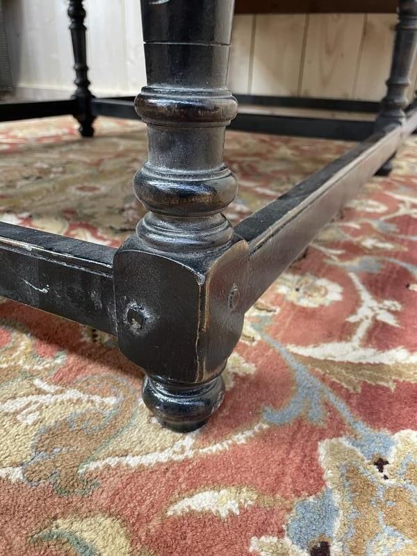 Table Basse De Style Louis XV Chêne Et Noir photo Garden Furniture