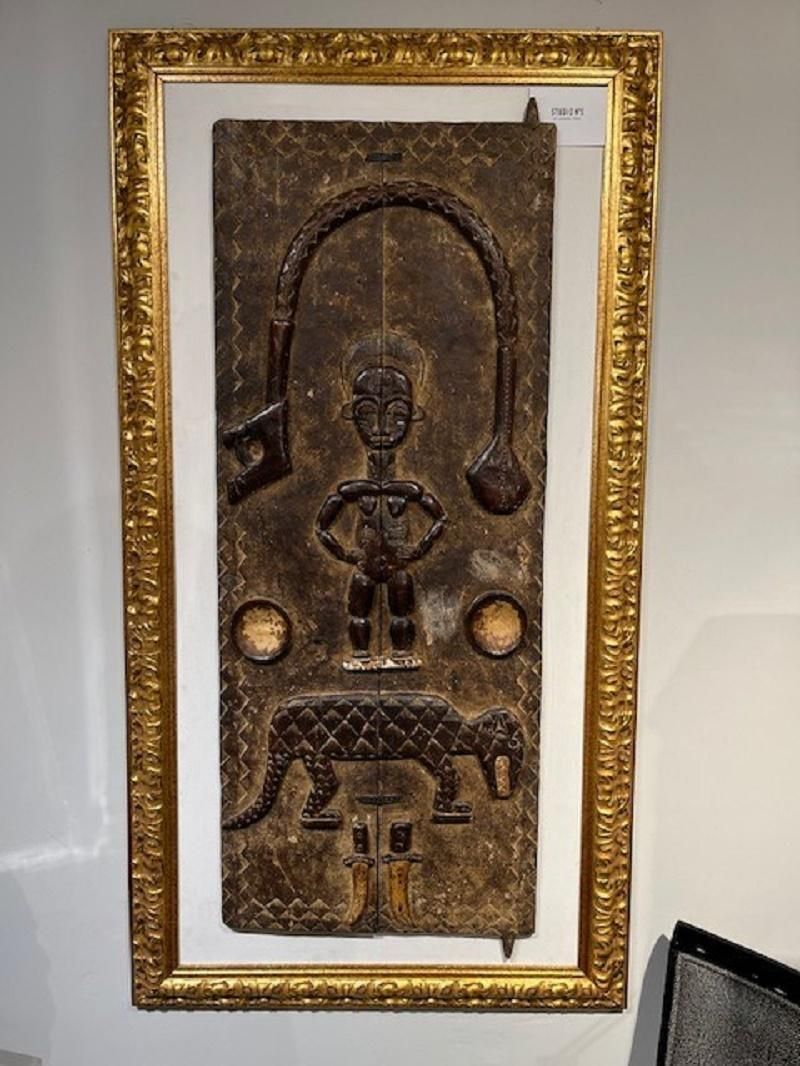 Africain Mid Century Wooden Tribal Wall Sculpture Mali Dogon Golden Frame 1960s photo vinterior
