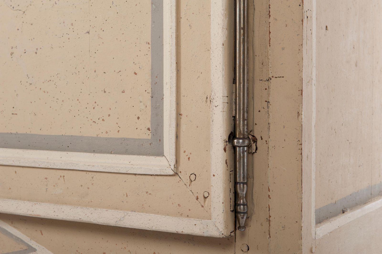 18th Century Painted Cabinet From Provence In Yellow, Grey And Off White photo vinterior