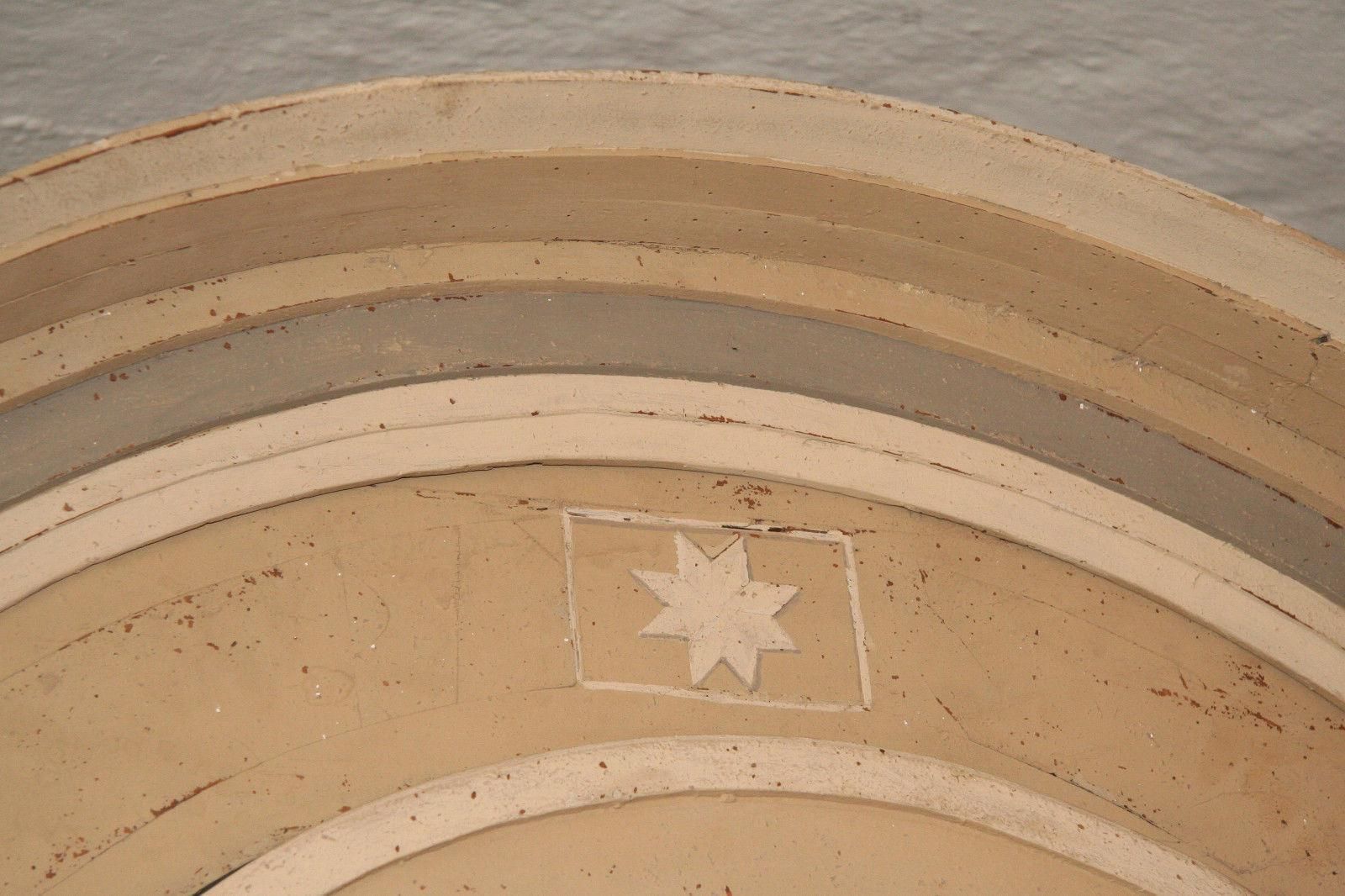 photo vinterior 18th Century Painted Cabinet From Provence In Yellow, Grey And Off White