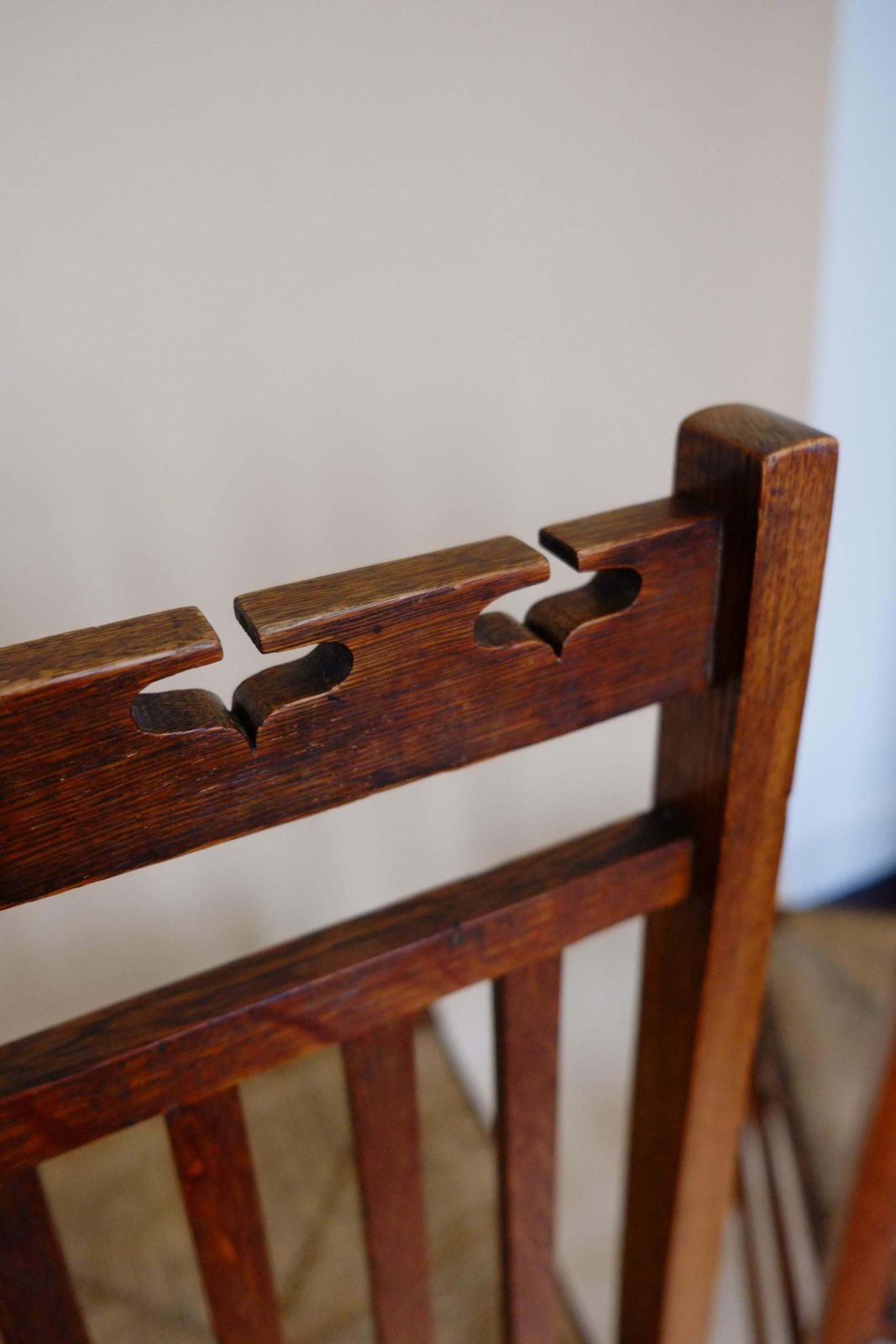 photo vintage Pair Of Glagow School Arts & Crafts Oak Bedroom Side Chairs By E A Taylor