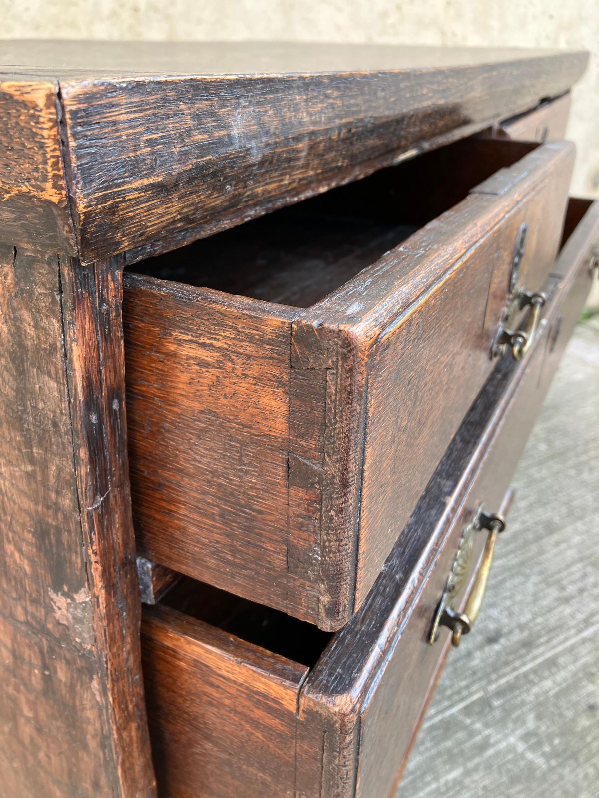 Furniture English Antique Chest Of Drawers In Oak photo