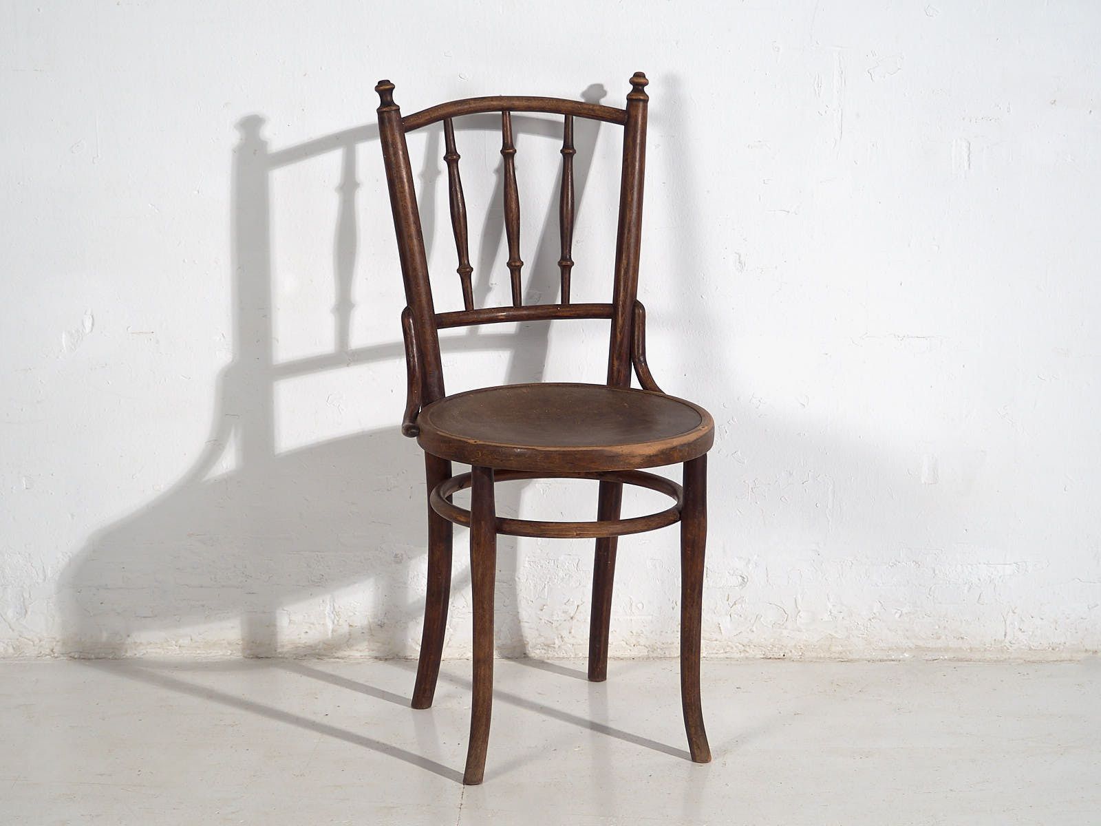 photo vinterior Antique Thonet Bentwood Chairs (C.1920). Set Of 4 Pieces #14