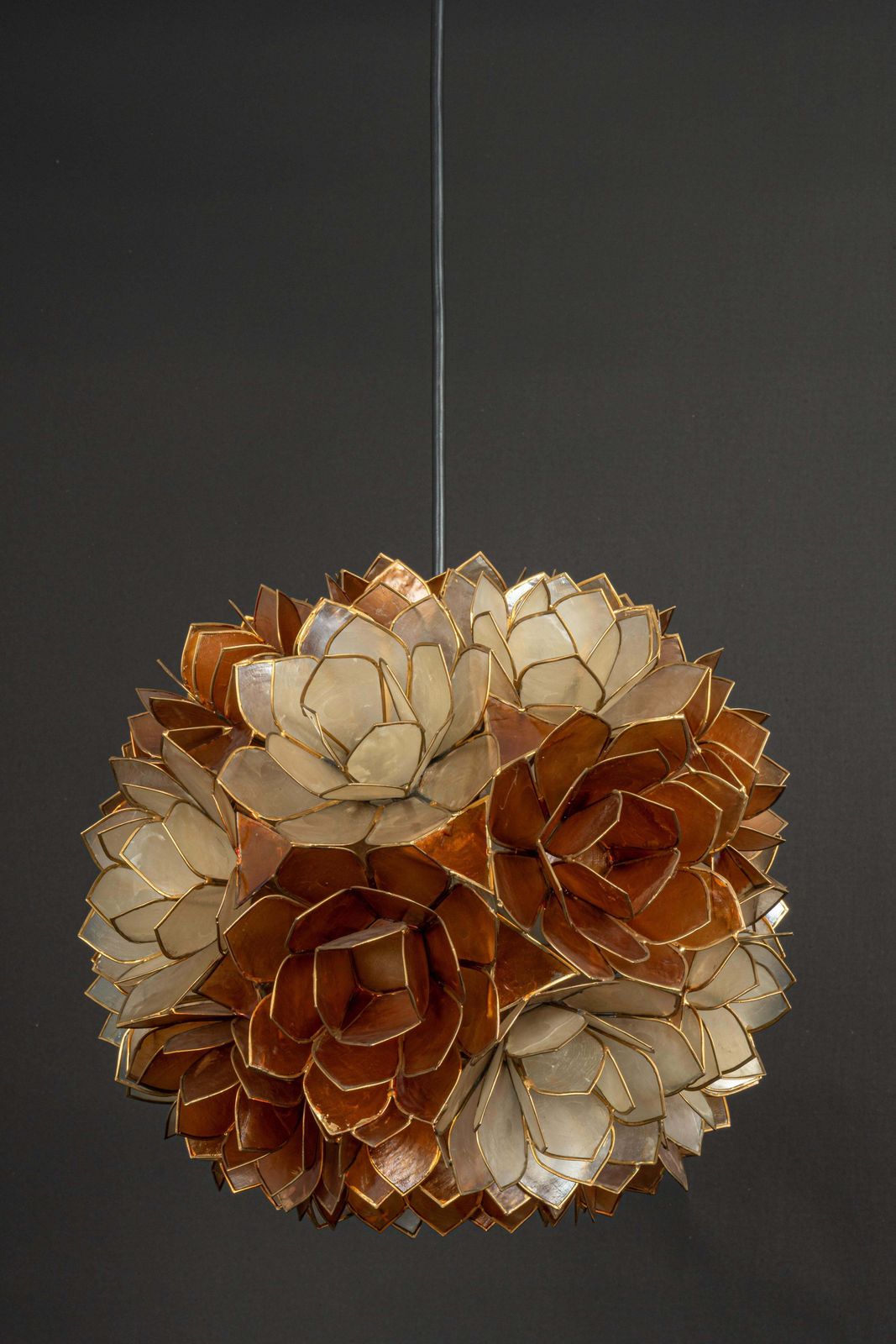 1 Van 2 Capiz Schelpen Lotusvorm Hanglamp, Duitsland, Jaren 1960 photo furniture