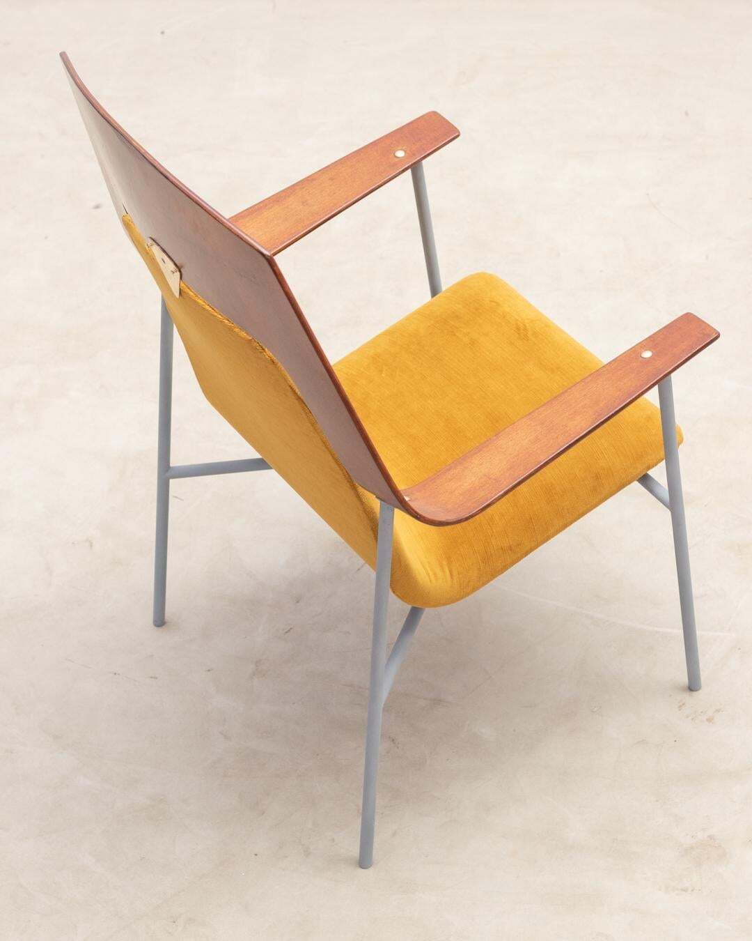 3611.0 Plywood Armchair Attributed Robin Day, 1960s photo