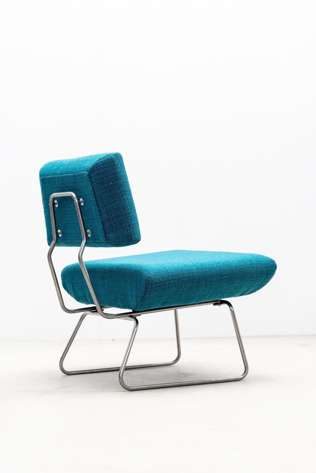 Pair Of Easy Lounge Chairs By George Coslin    1960s photo vinterior