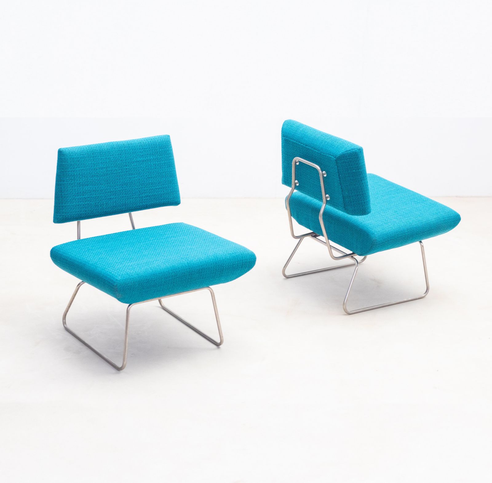photo vinterior Pair Of Easy Lounge Chairs By George Coslin    1960s