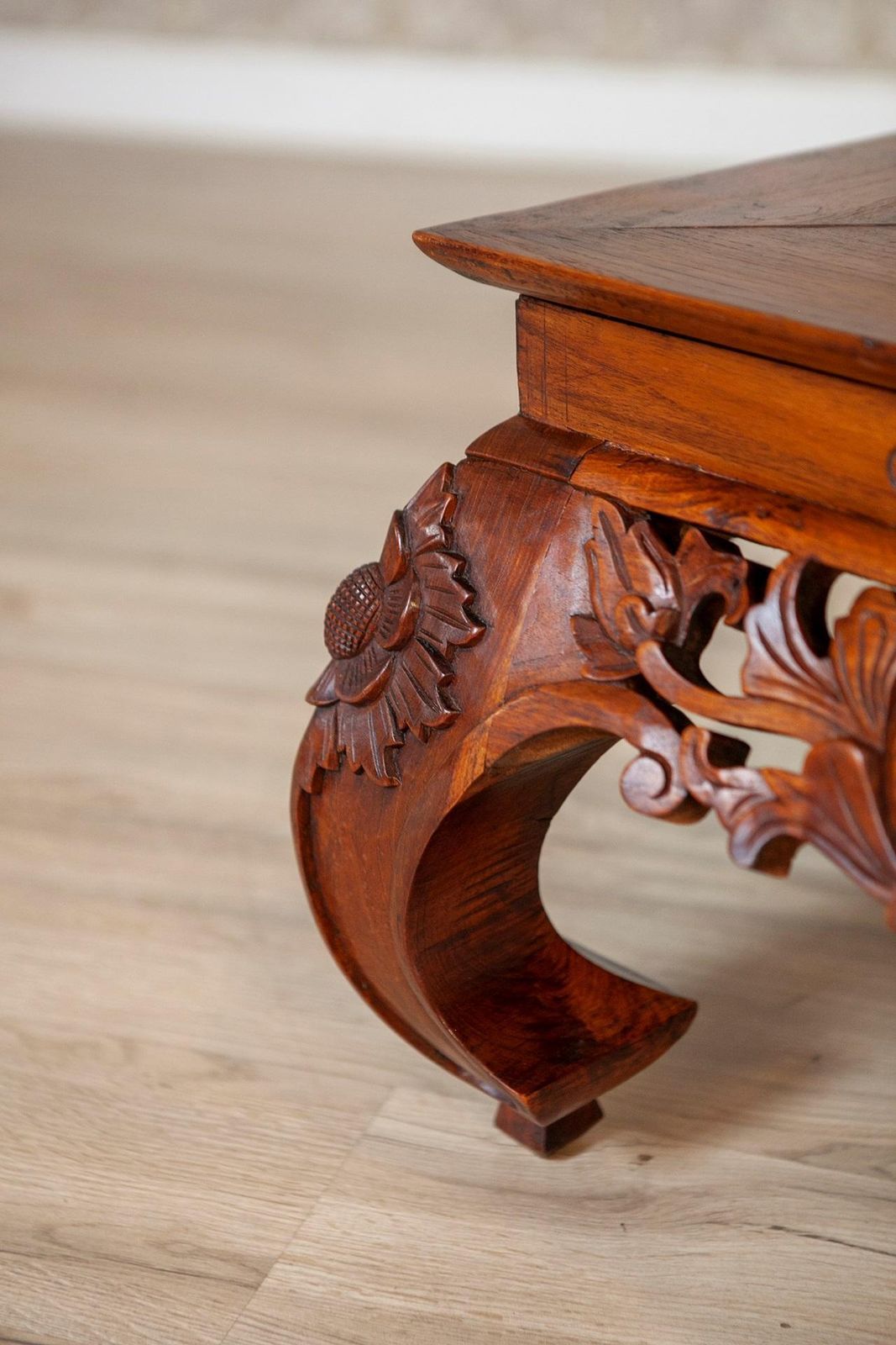Mid 20th Century Oak Coffee Table With Carved Details Under The Tabletop photo vintage