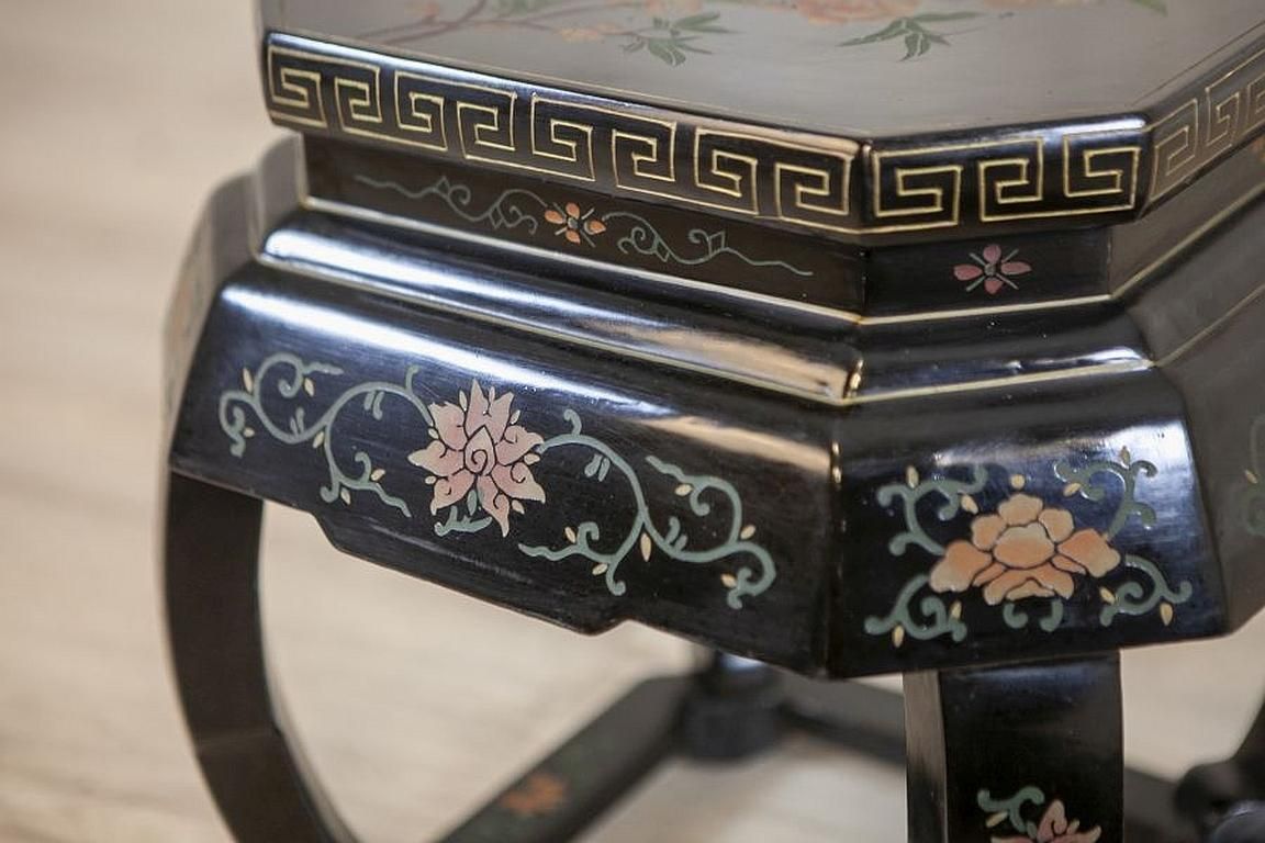 860.0 Pair Of Oriental Tables From The Early 20th Century photo