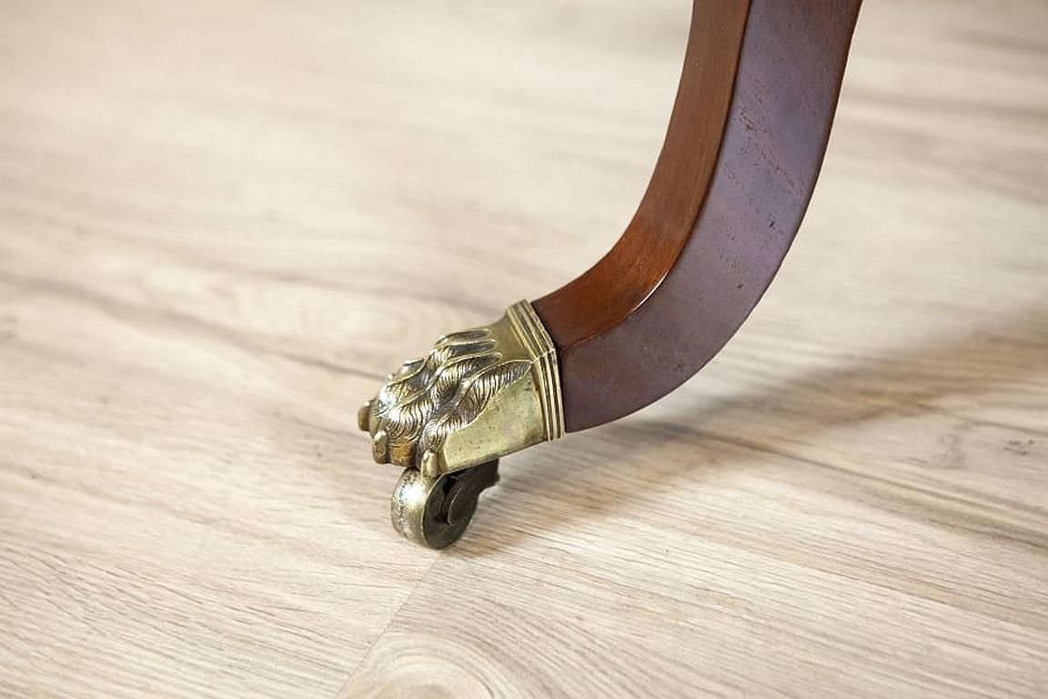 photo vinterior Biedermeier Mahogany Center Table From The Late 19th Century