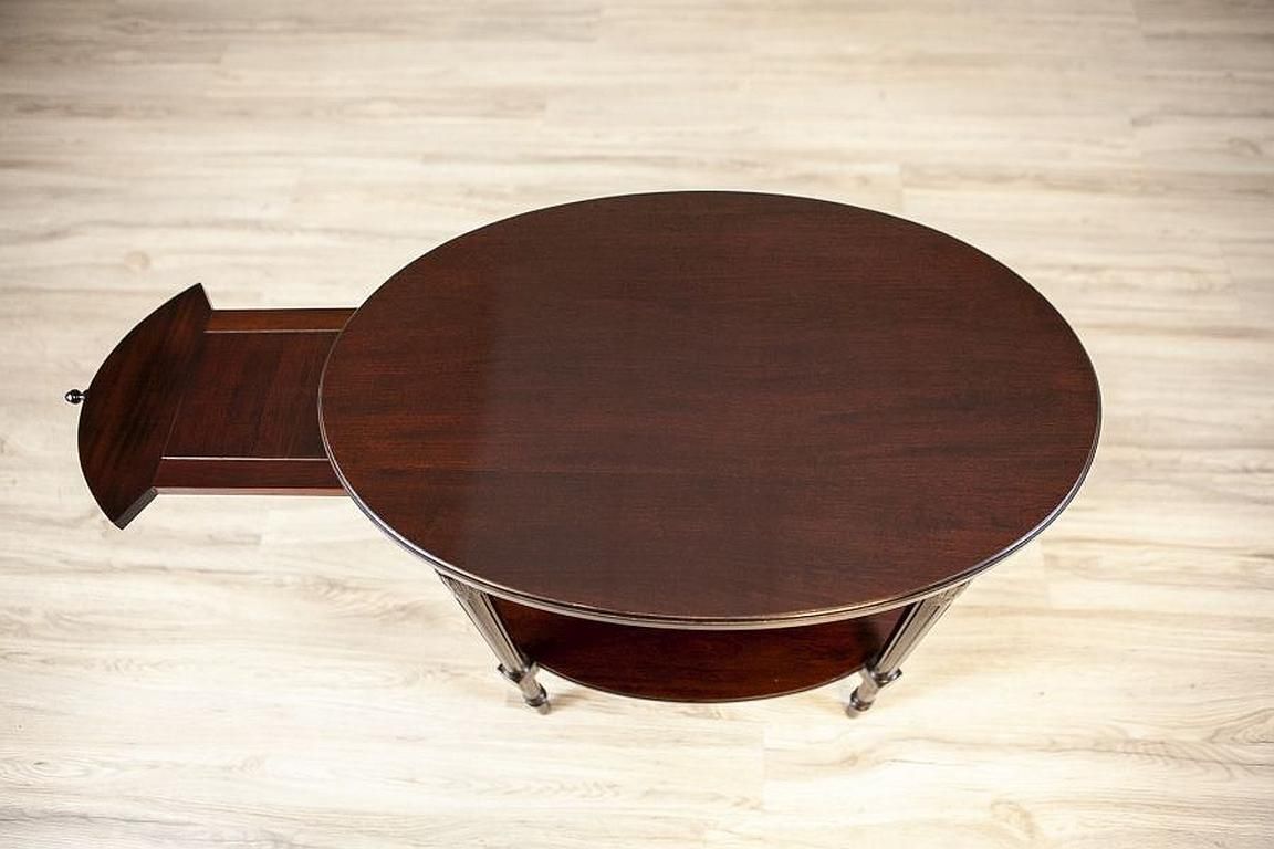 English Walnut Oval Coffee Table From The Early 20th Century photo 1290.0