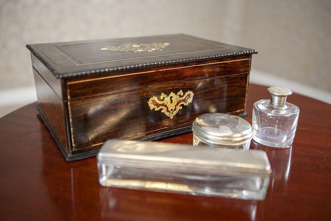 photo furniture Richly Inlaid Portable Dressing Table From The 19th Century