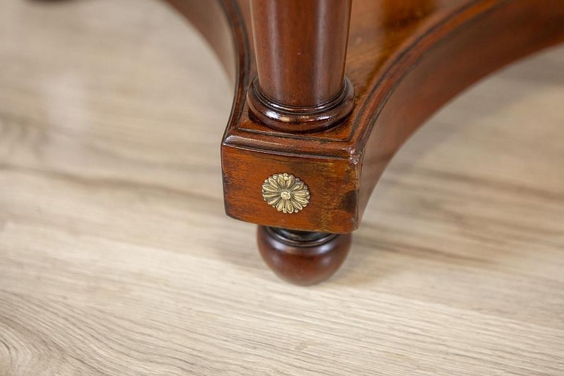 1633.0 Biedermeier Mahogany Oval Side Table From The Late 19th Century photo