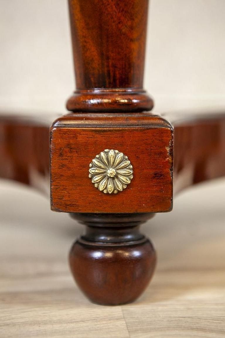photo vinterior Biedermeier Mahogany Oval Side Table From The Late 19th Century