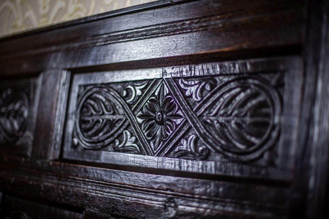photo furniture 19th Century Renaissance Revival Oak Bench In Dark Brown