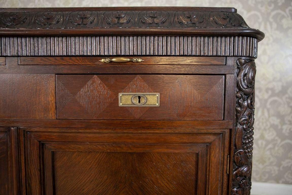 photo furniture Early 20th Century Oak Commode In Brown With Drawers