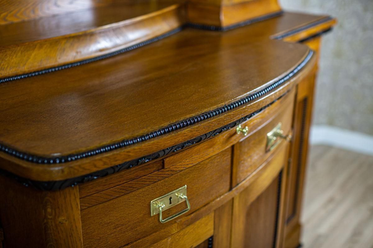photo vinterior Art Nouveau Sideboard Veneered With Oak, The Turn Of The 19th And 20th Century