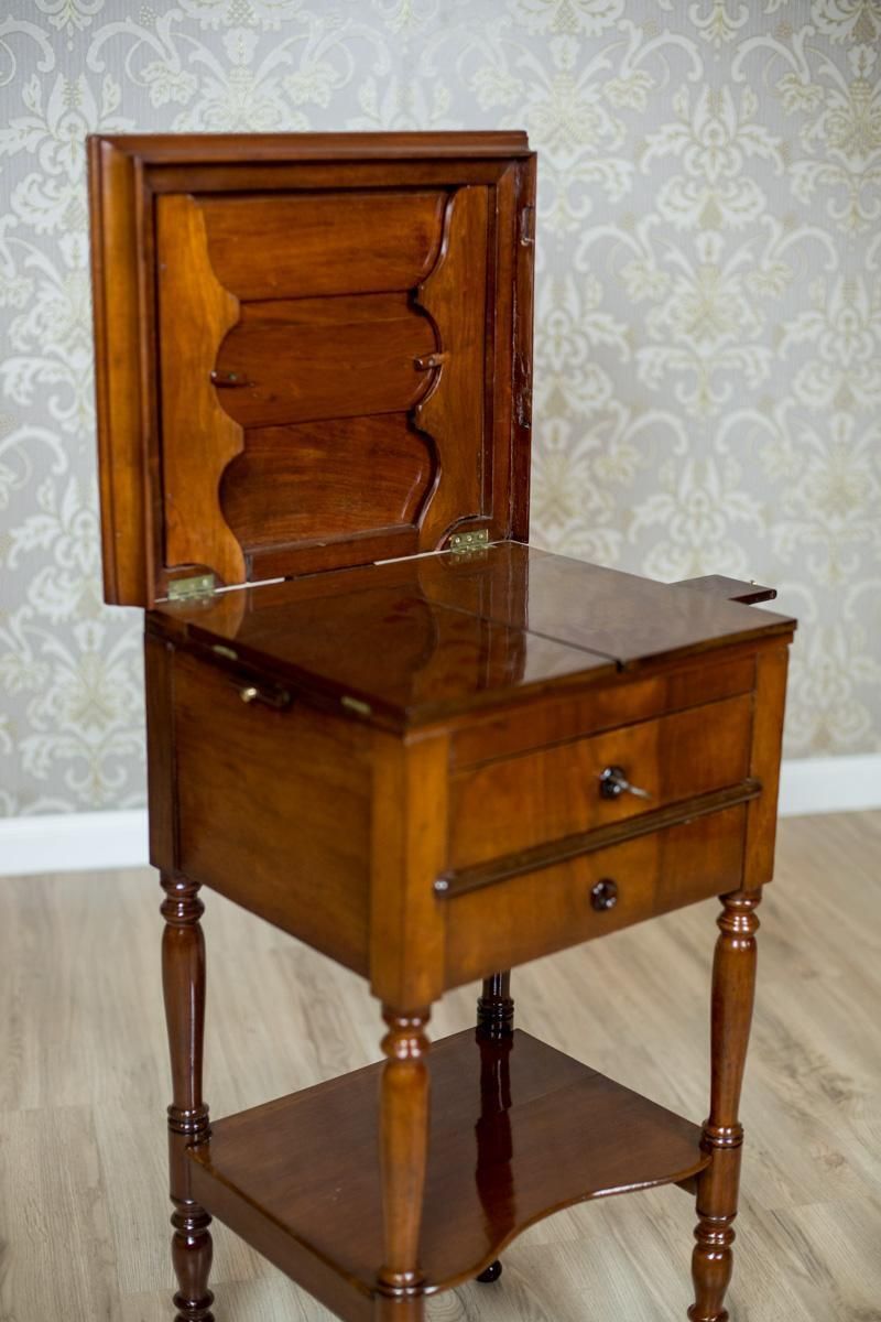 Dresser / Desk / Dressing Table In Brown Venered With Mahogany, Circa 1860 photo vinterior