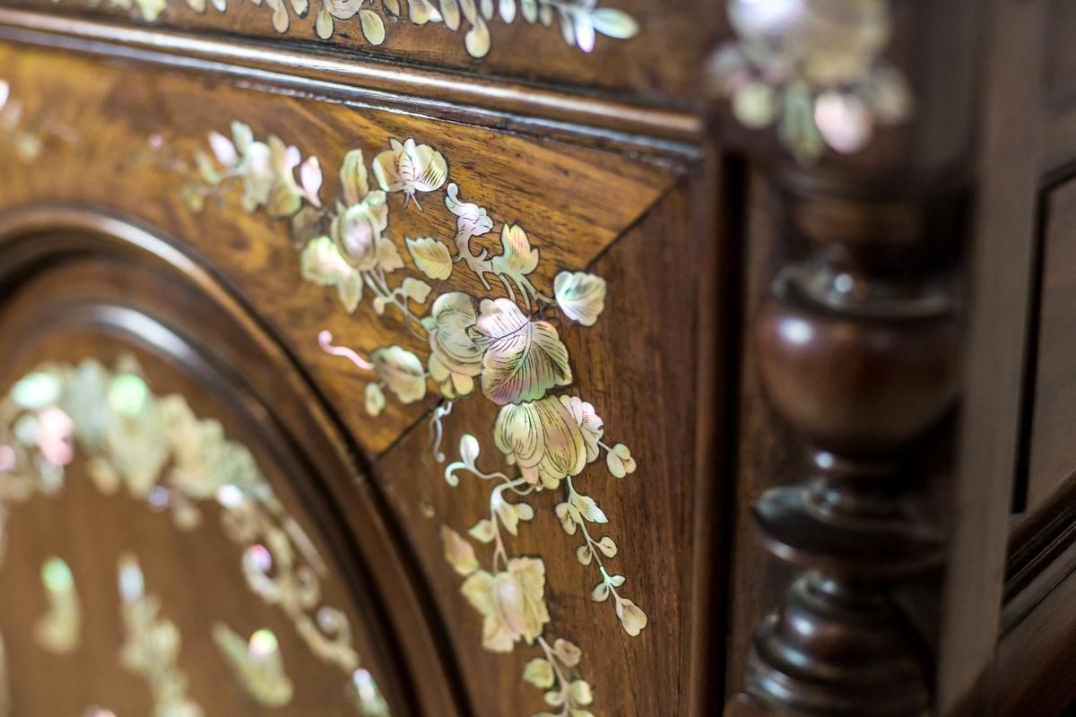 Oriental Cabinet With Mother Of  Pearl, Turn Of The 19th And 20th Centuries photo vintage