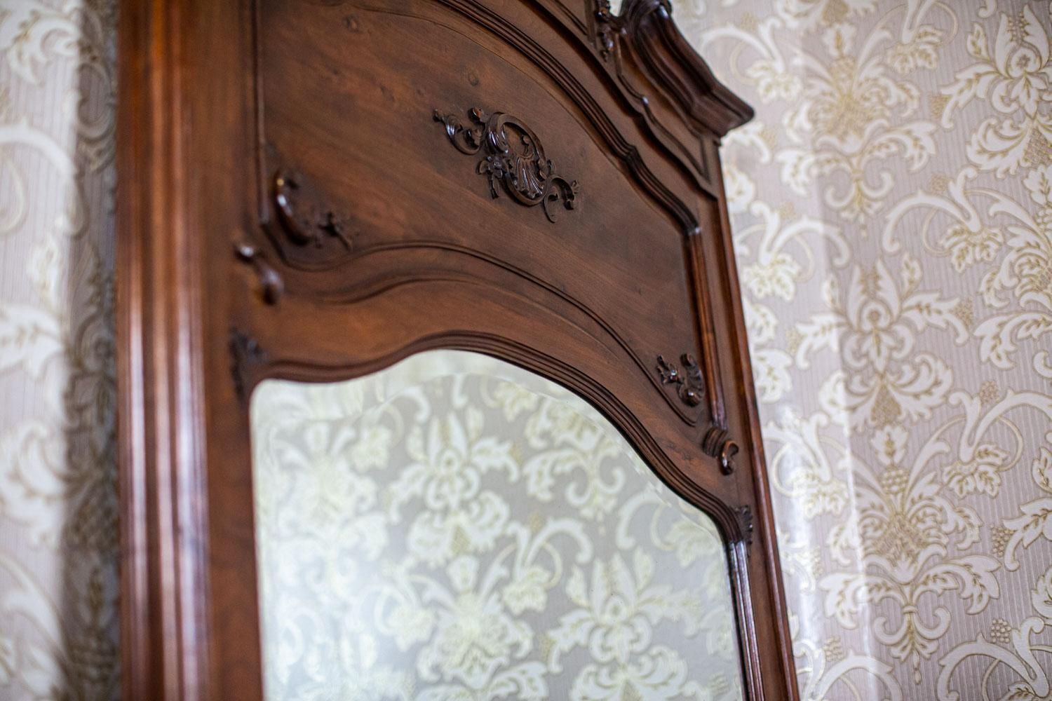 photo vintage Floor Mirror From The Early 20th Century In The Louis XV Style