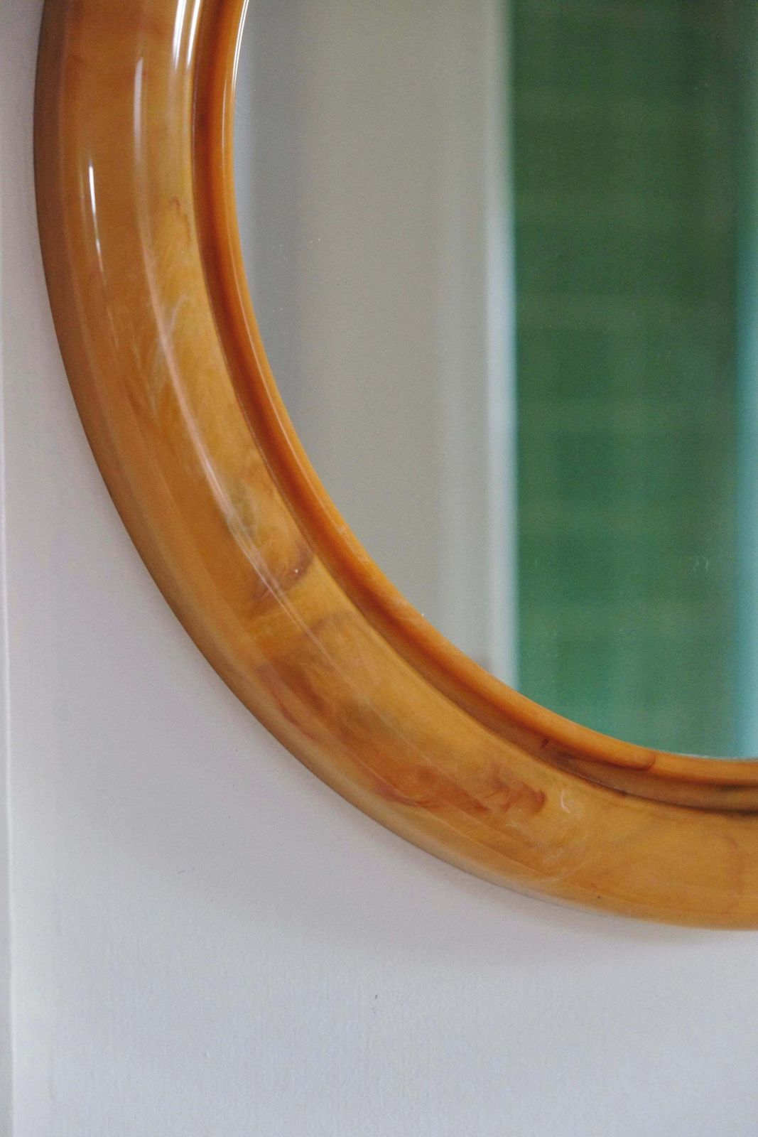60's Mid Century Retro English Butterscotch Marbled Round Bathroom Mirror photo vinterior