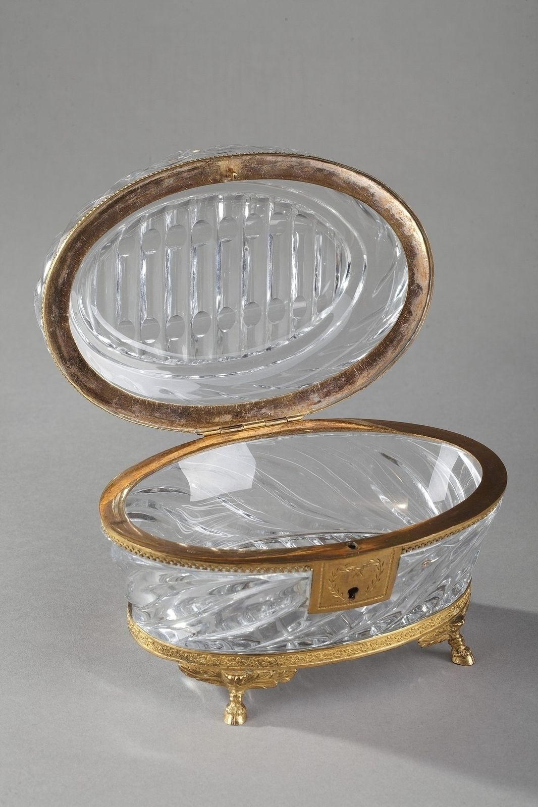 Coffret à bijoux d'époque Charles X en cristal taillé et ormolu photo for sale