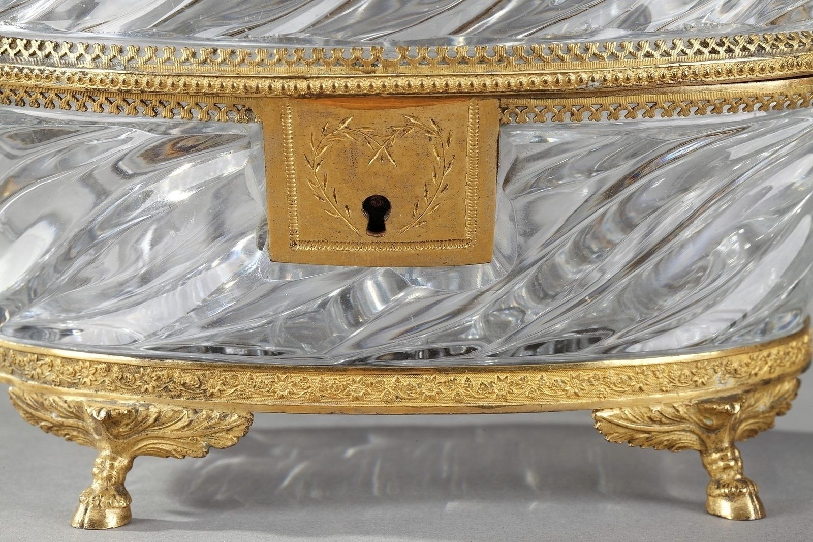 Coffret à bijoux d'époque Charles X en cristal taillé et ormolu photo vinterior