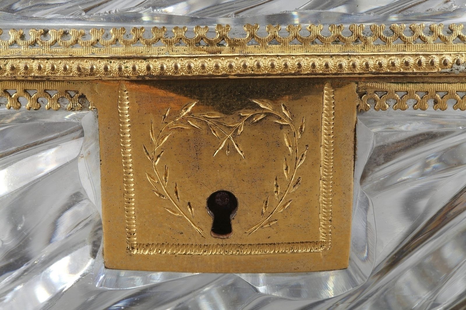 Coffret à bijoux d'époque Charles X en cristal taillé et ormolu photo buy