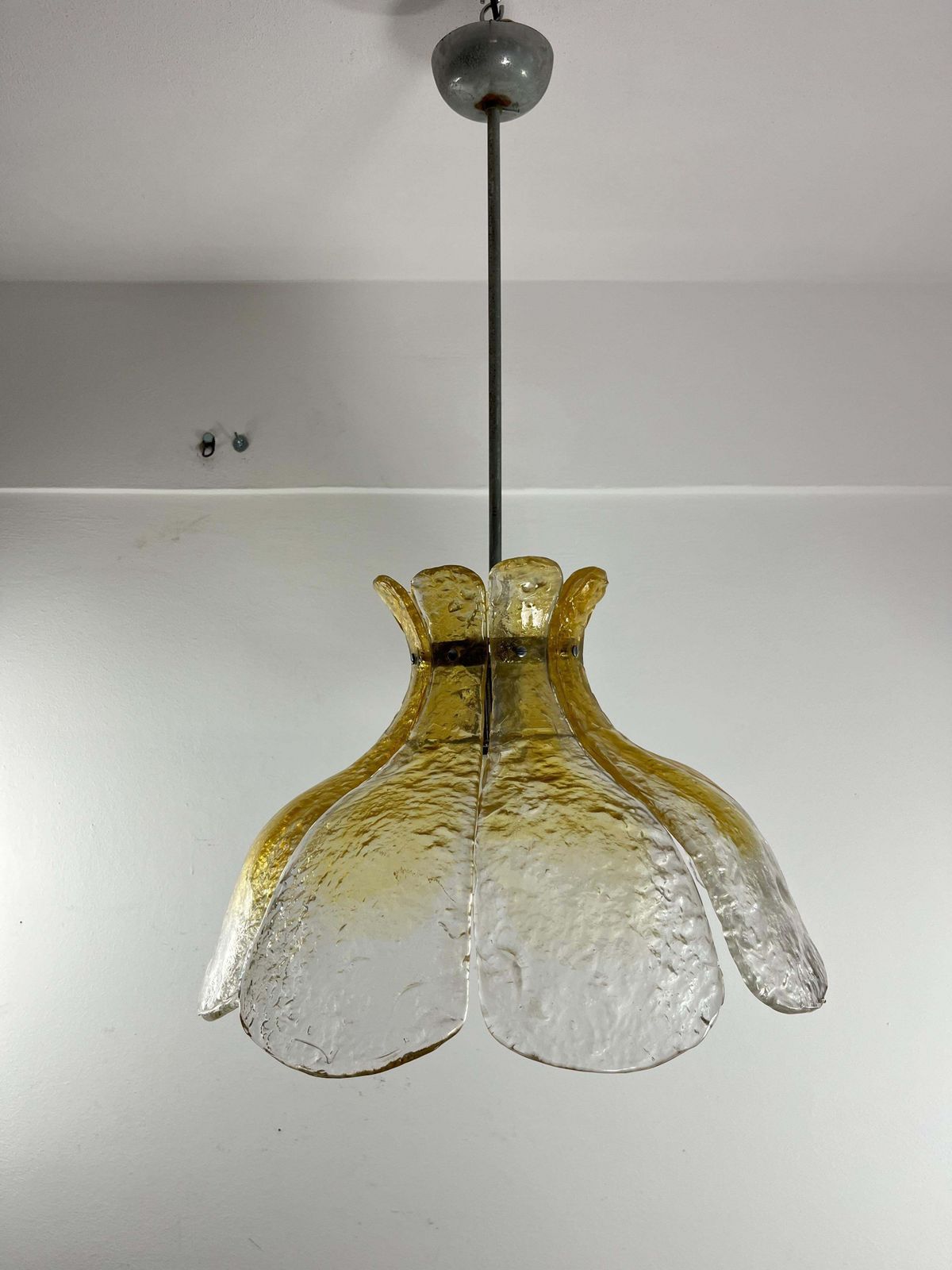 photo furniture Mid Century Murano Glass Chandelier, 1960s Attributed To Carlo Nason