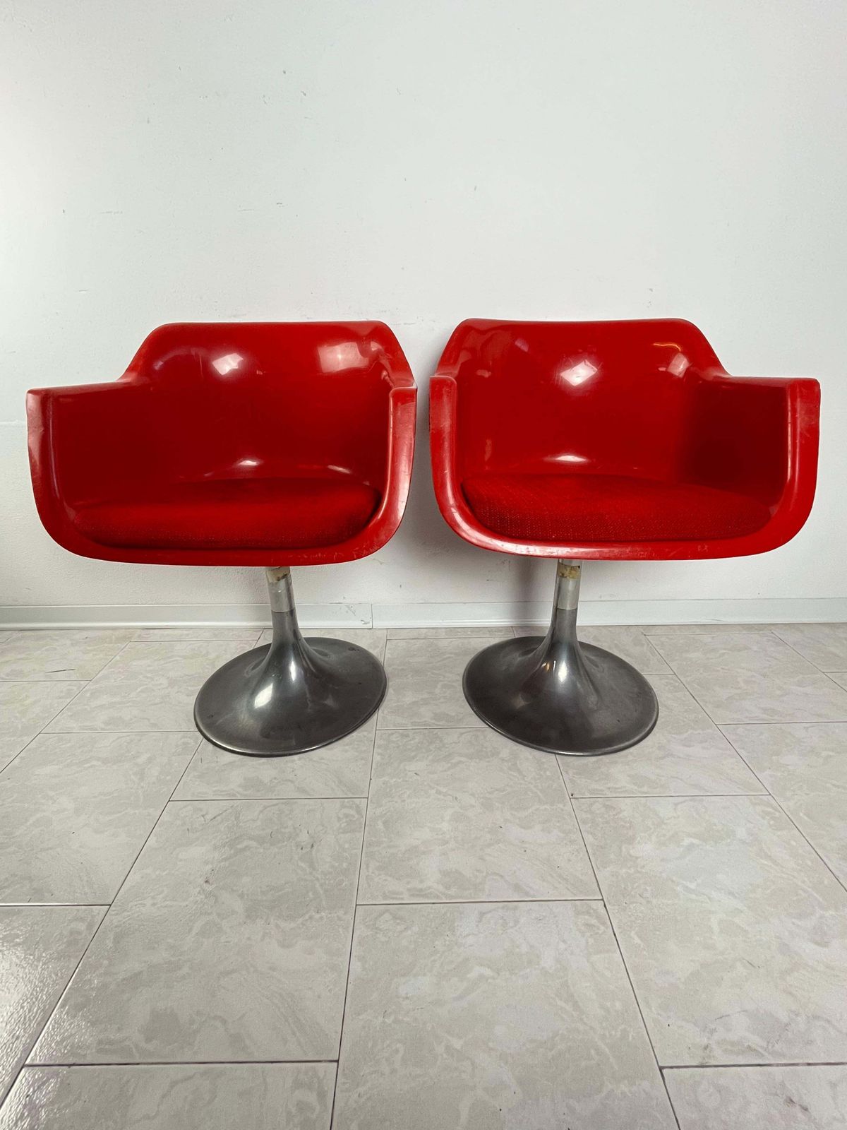 photo for sale Set Of 2 Vintage Swivel Armchairs By Albert Jacob For Grosfillex 1980s