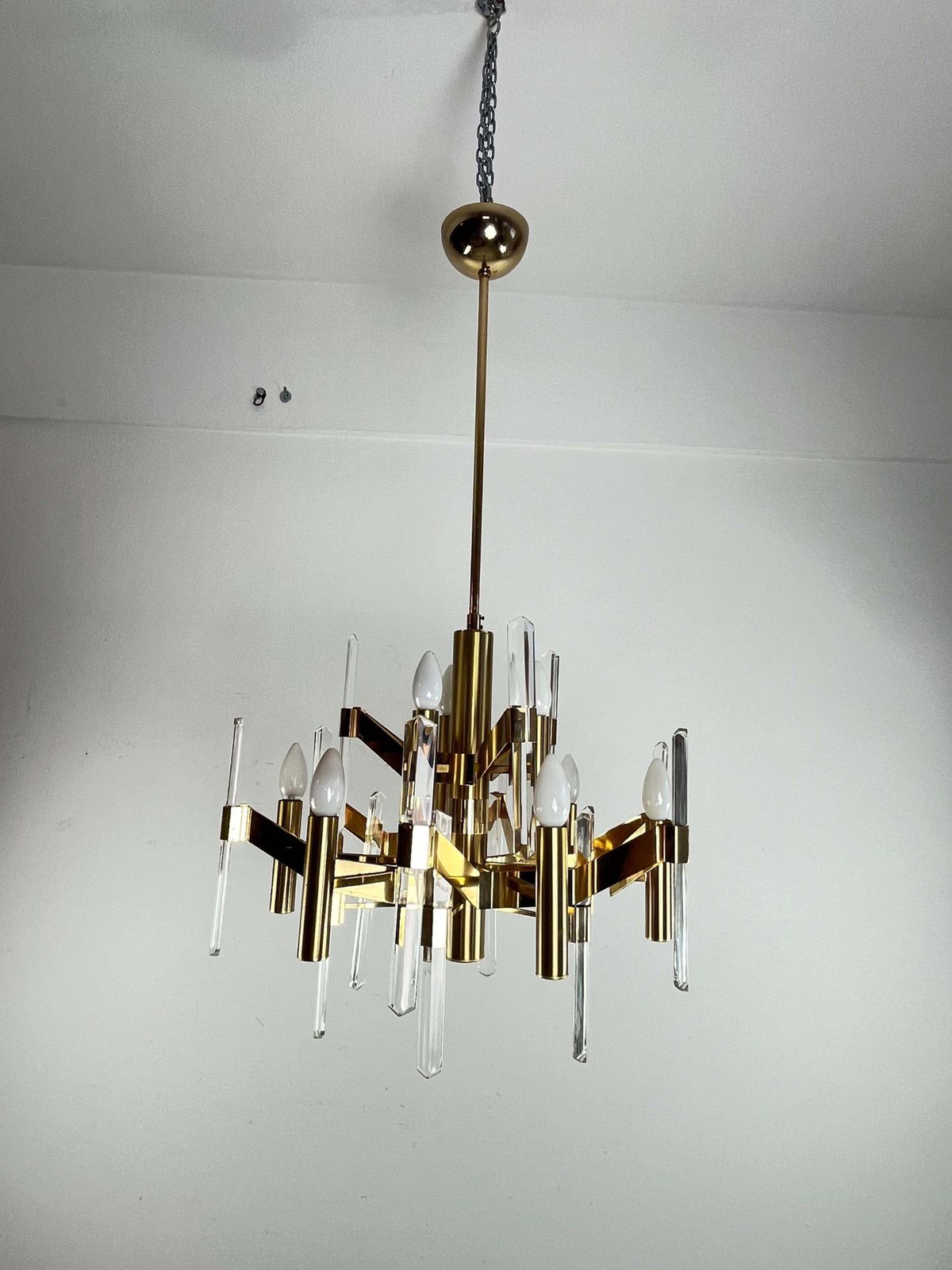 photo furniture 9 Light Chandelier By Gaetano Sciolari In Golden Brass And Crystal, 1970s