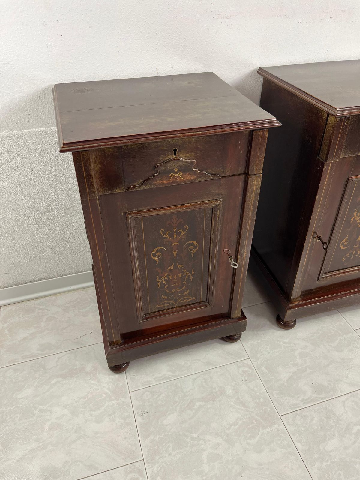 photo furniture Set Of 2 English Edwardian Bedside Tables With Inlays, 1930s