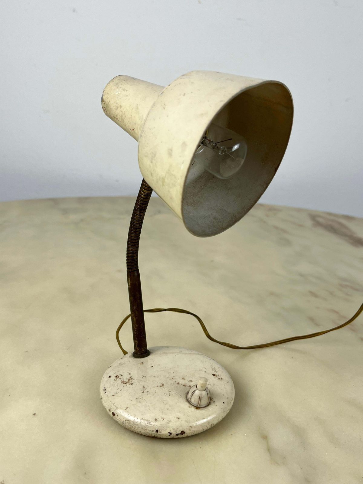 photo furniture Table Lamp In Lacquered Metal And Brass, Italy, 1950s