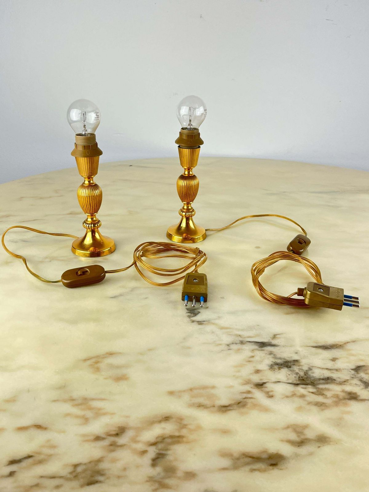 Set Of 2 Italian Brass Bedside Lamps By Gaetano Sciolari  1970s photo vinterior